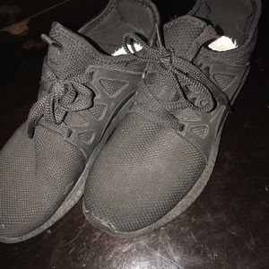 Black Slip On Running Shoes 🖤